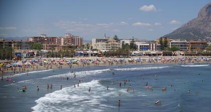 Gorgeous villa with XL pool, 4 terraces and seaview