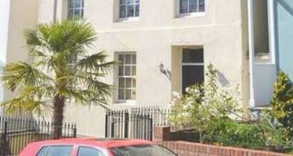 Un lit confortable plat Ă pied du centre d'Exeter