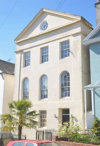 One bed cosy flat short walk  to Exeter centre