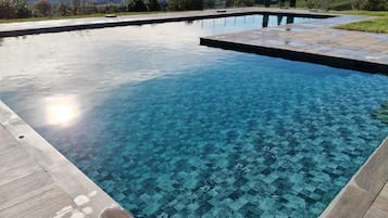 Außenpool, Liegestühle