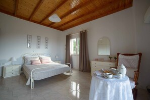 3 chambres, fer et planche à repasser, accès au Wi-Fi (inclus)