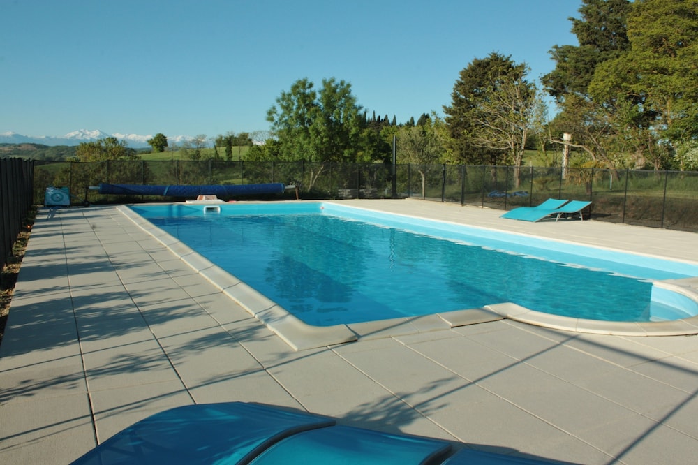 Pech Belo, Comfort cottage with pool, Pyrenees view, golf on site