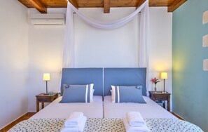 4 slaapkamers, een strijkplank/strijkijzer, internet, beddengoed