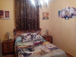 2 dormitorios, tabla de planchar con plancha, ropa de cama