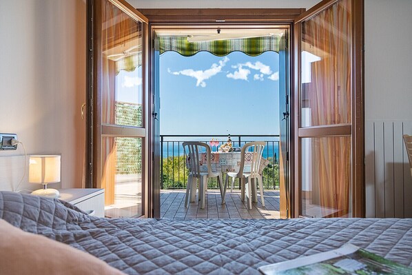 1 chambre, bureau, accès au Wi-Fi (inclus), literie fournie