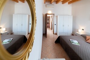 1 bedroom, desk, free WiFi, bed sheets