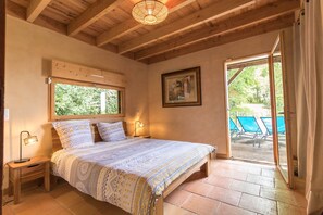 4 chambres, fer et planche à repasser, accès au Wi-Fi (inclus)