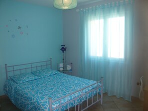 4 bedrooms, desk, iron/ironing board, travel crib - House / Villa - Visan (Visan)