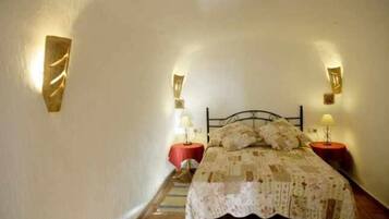 1 slaapkamer, een strijkplank/strijkijzer, gratis wifi, beddengoed