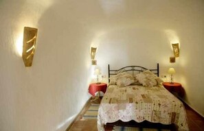 1 dormitori, planxa i posts de planxar, wifi gratuïta i roba de llit