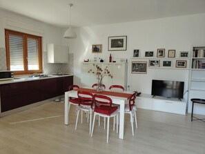 Dining - House with terrace, five minutes from Sottotorre beach (Calasetta)