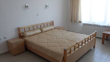 4 soverom, safe på rommet, strykejern/-brett og reiseseng for barn