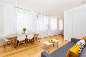 Dining - MAYFAIR OXFORD CIRCUS STUNNING APARTMENT  (London)
