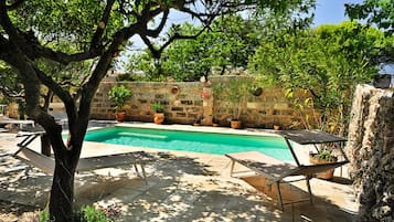 Utomhuspool