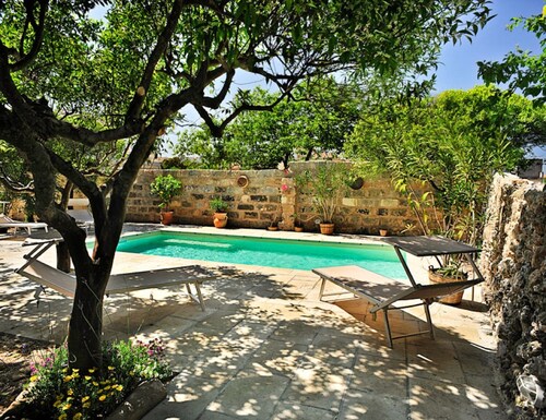 Salento 1700 Villa, piscine, près de la mer, offre une atmosphère intime et romantique