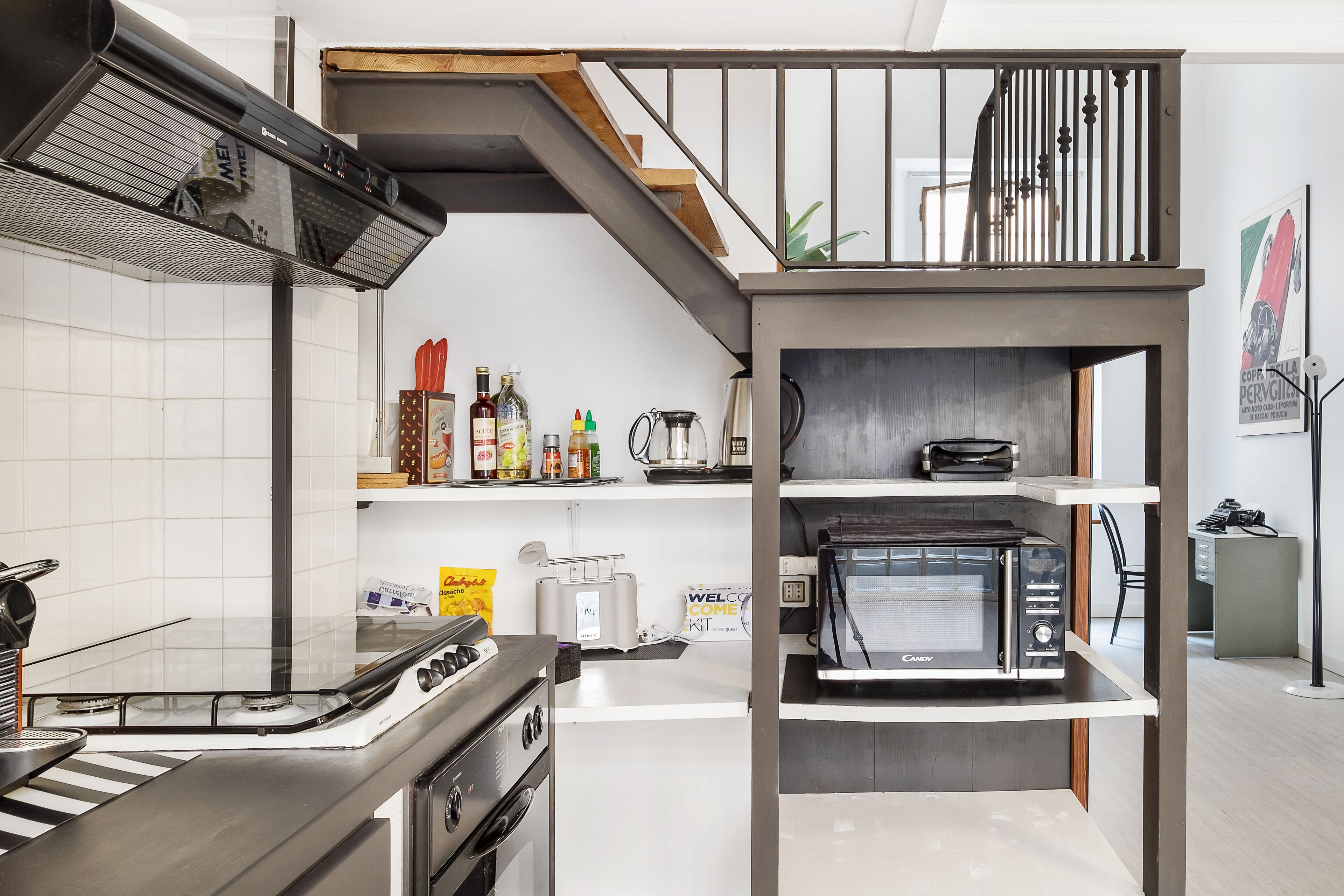 Kühlschrank, Mikrowelle, Ofen, Herdplatte