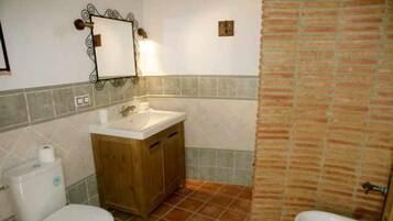 Secador de pelo, toallas