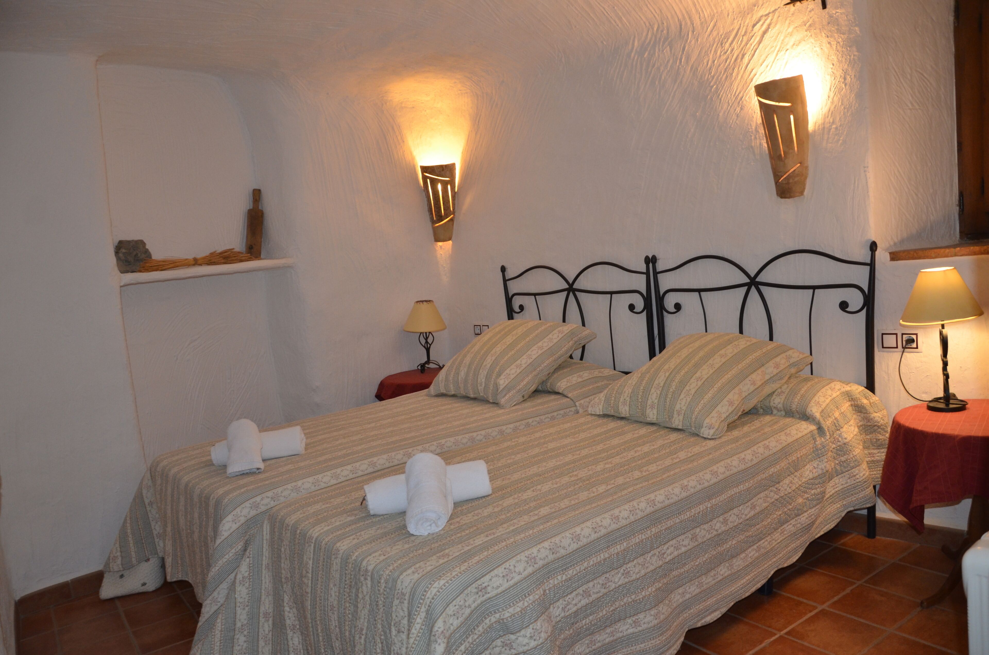 2 chambres, fer et planche à repasser, Wi-Fi gratuit, draps fournis