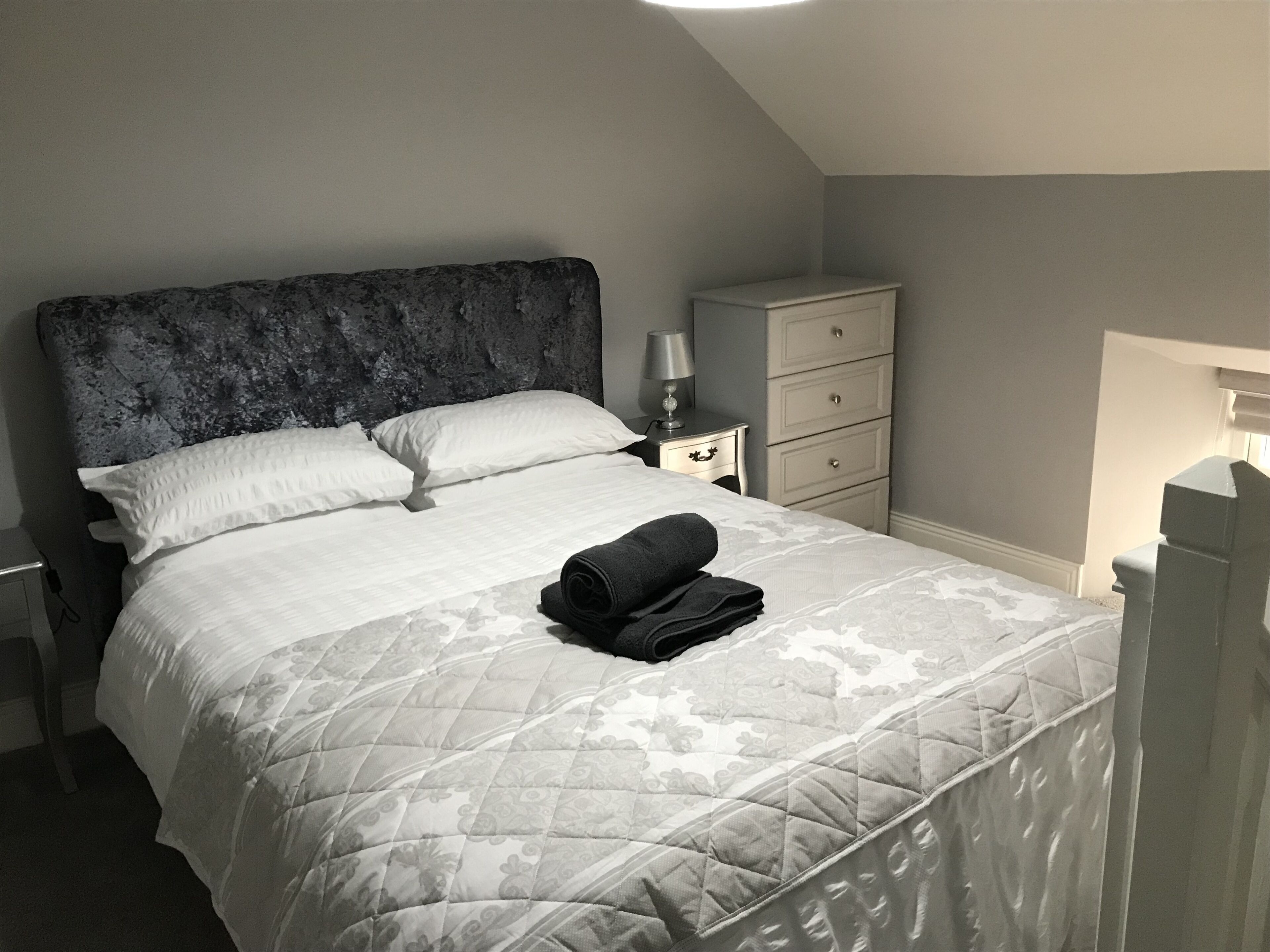 Nancy’s luxury Farmhouse beside the Greenway