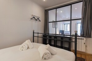 1 bedroom, iron/ironing board, internet, bed sheets - A Pearl Graceland Lisbon (Lisboa)