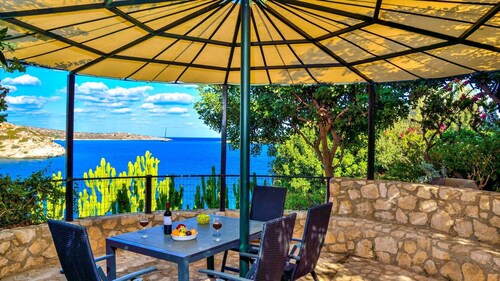 Daphne Villa - Five Bedroom Villa, Sleeps 12