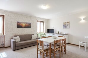 TV - Regarda - family apartment Rosa Tea 6, children friendly (Lazise)