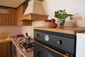 Réfrigérateur, four, plaque de cuisson, lave-vaisselle