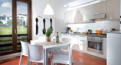Regarda - Villa Valesana In Lazise, 3 Schlafzimmer, 2 Bäder, Pool