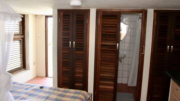 2 bedrooms, in-room safe, desk, free WiFi