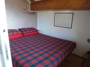 2 slaapkamers, een strijkplank/strijkijzer, wifi, beddengoed