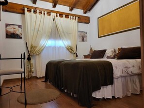 3 bedrooms, WiFi, bed sheets, wheelchair access