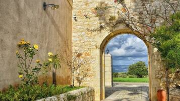 Enceinte de lâhĂ©bergement
