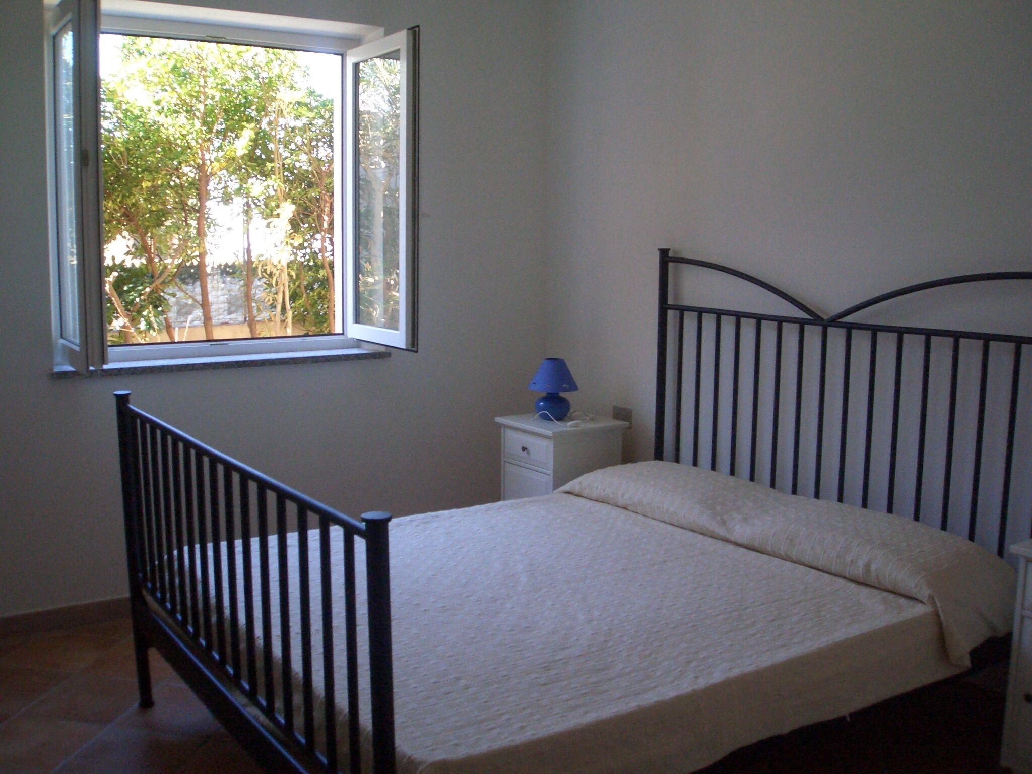 A silent and reserved garden with view on the sea