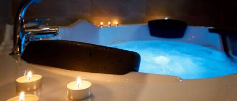 Indoor spa tub