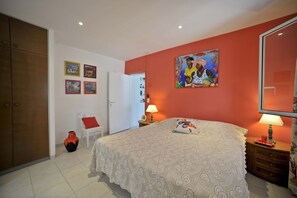 5 bedrooms, in-room safe, desk, iron/ironing board