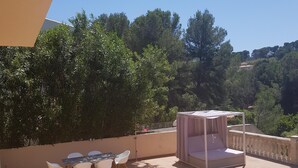 A terrace with a pool, outdoor seating, and a view of the surrounding landscape. - Modern holiday villa with sea and panoramic views (Provensals)