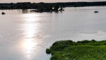 2 bedrooms, iron/ironing board, bed sheets