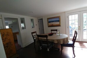 House, Multiple Beds (Historical Downtown Home - Near Parri) | In-room dining - Historical Downtown Home (Beaufort)