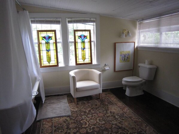 House, Multiple Beds (Historical Downtown Home - Near Parri) | Bathroom - Historical Downtown Home (Beaufort)