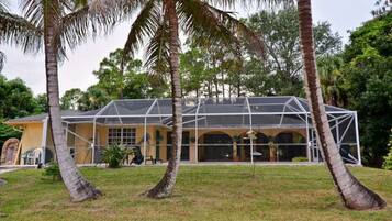 House, Multiple Beds (JUPITER * POOL*TIKI HUT*3 WATERFALLS*) | Property grounds