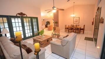 House, Multiple Beds (JUPITER * POOL*TIKI HUT*3 WATERFALLS*) | Living area