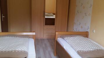 1 chambre, fer et planche Ă repasser, lit parapluie, Wi-Fi