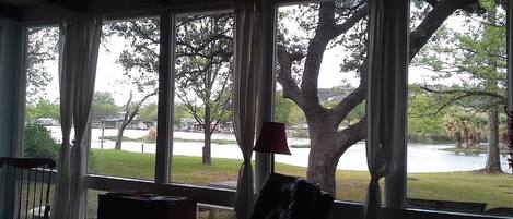 Cottage, Multiple Beds (Constant-Level Lake LBJ - 3 BR Sleep ) | Living area