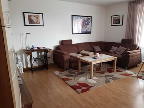 Smart TV, libros y estéreo 