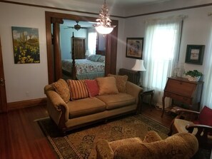 Chalet, Multiple Beds (7 BR Manor Near Appomattox and Lynchb) | Living area