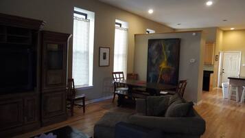 House, Multiple Beds (Bucktown, Urban Luxury and Convenienc) | Living area