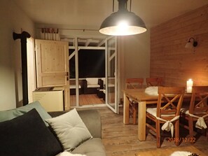 Televisión y chimenea 