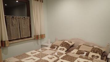 2 bedrooms, WiFi, bed sheets