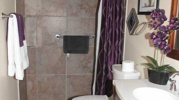 House, Multiple Beds (Mi Linda Casita) | Bathroom amenities | Free toiletries, hair dryer, bathrobes