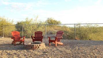 Rumah, Beberapa Tempat Tidur (Mi Linda Casita) | Pemandangan taman